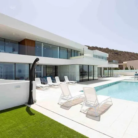 Villa New *